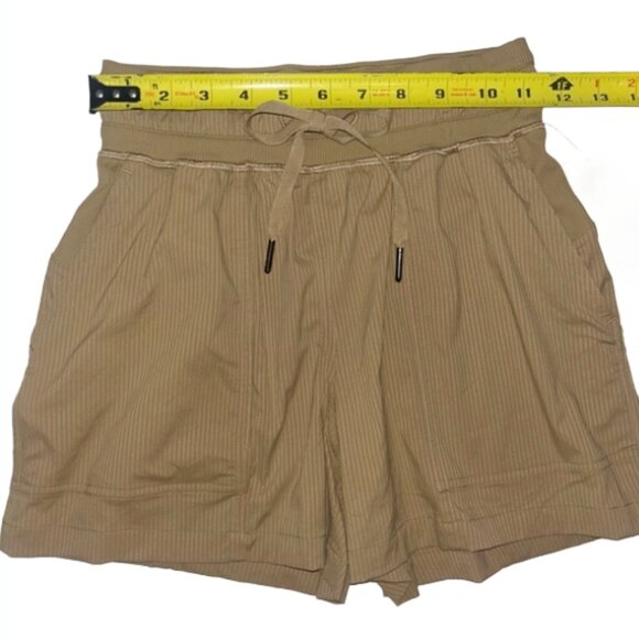 Lululemon Dance Studio High-Rise Shorts Mojave Tan Size 0 - Picture 5 of 6